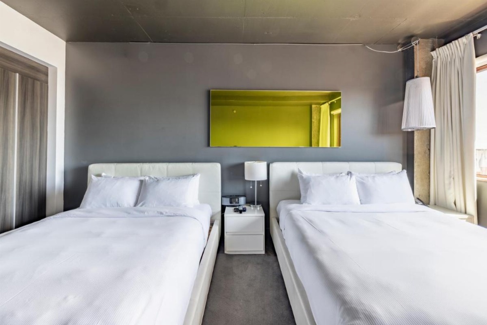 Room image 4